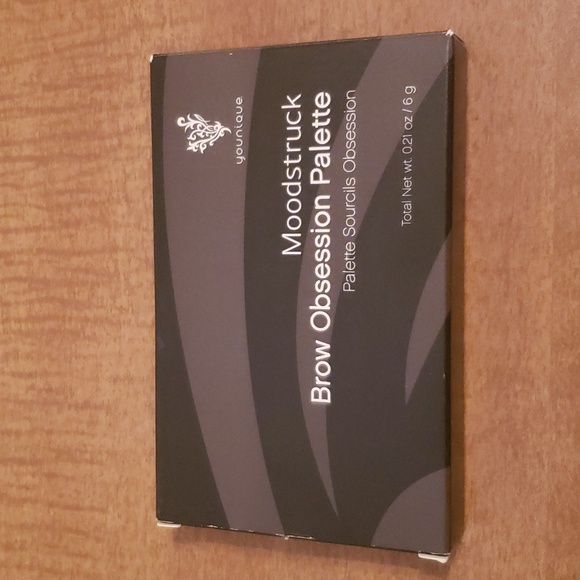 Younique brow palette - Picture 3 of 3